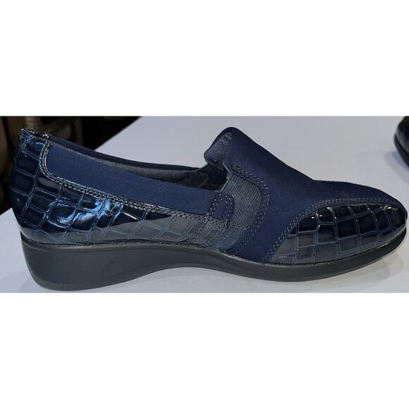 Clarks Women’s Navy Gael Beam Slip On Flats Shoes 8.5W Style 0614 - Picture 3 of 9
